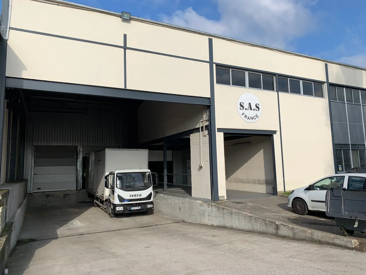 logistics - Light Industrial Premises / Offices For Rent - gallery - 2