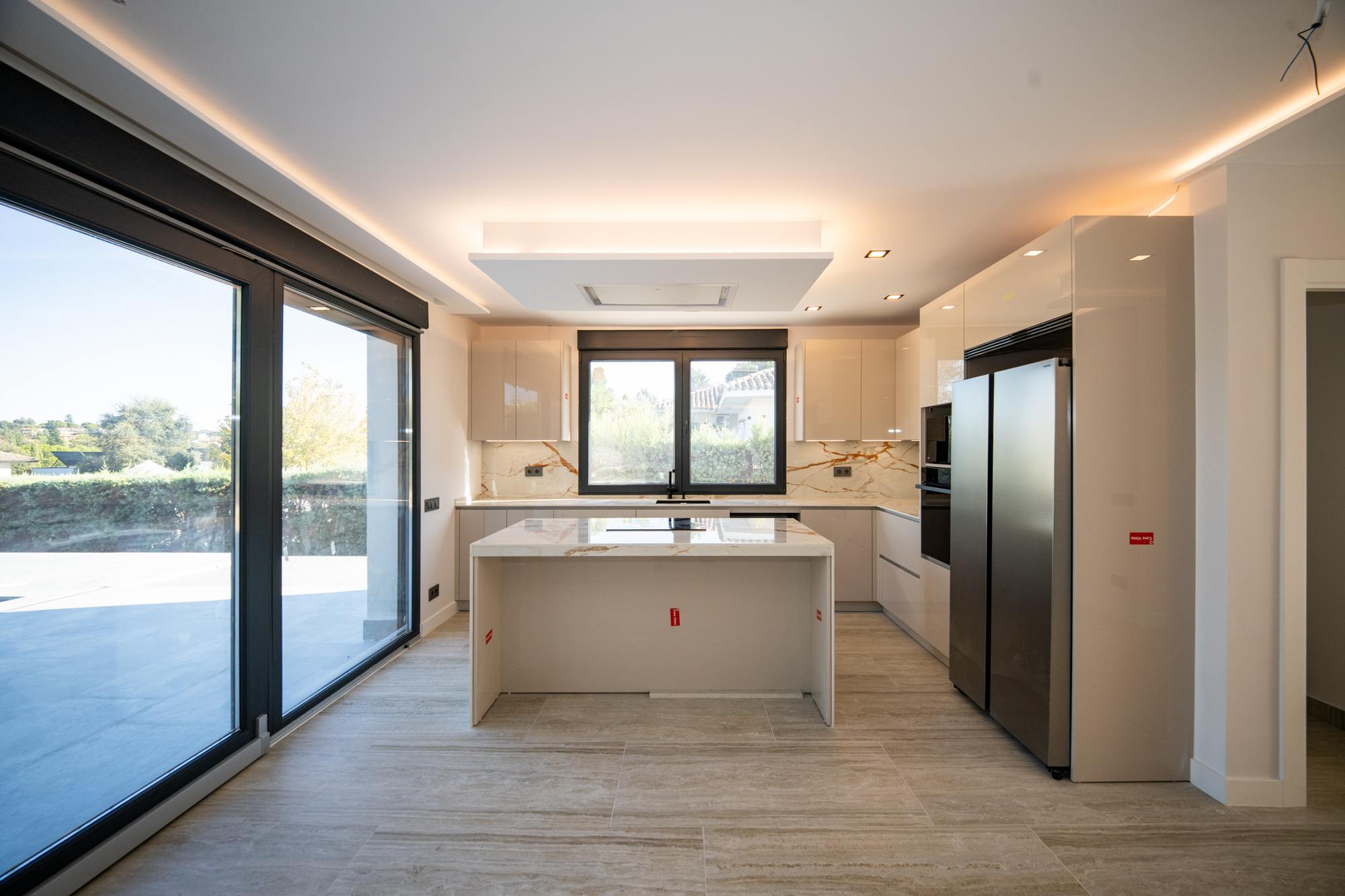 living - 240m² pazo with 1,100m² garden for rent in Valdemorillo - gallery - 3