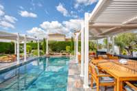 living - 405m² house / villa with 200m² terrace for sale in Bay of Roses - gallery thumbnail - 3