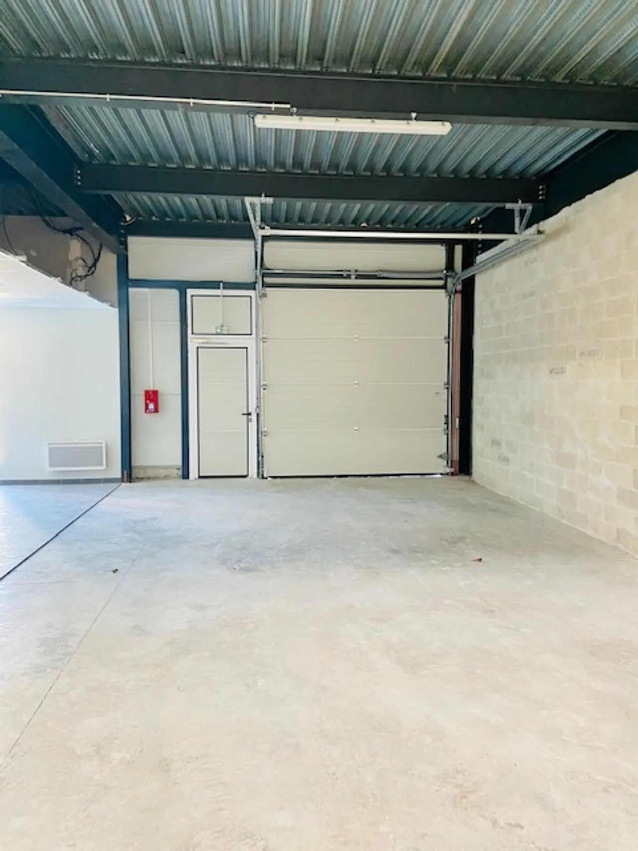 logistics - Light Industrial Premises / Offices For Rent - gallery - 9