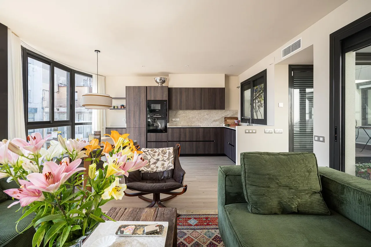 living - Ático de 84m² con 67m² terraza en venta en Eixample Derecho - gallery - 2