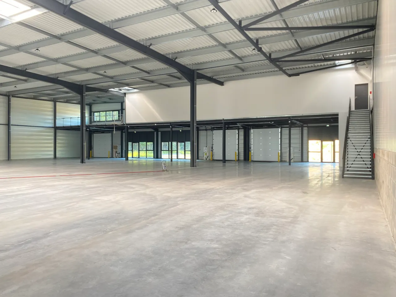 logistics - Light Industrial Premises / Offices For Rent - gallery - 5