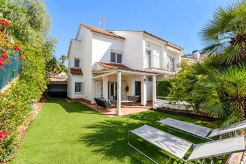 living - Casa / villa de 160m² en venta en Vallpineda, Barcelona - featured