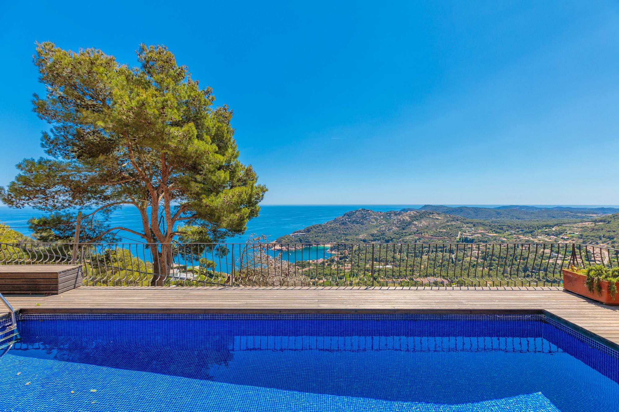 living - Costa Brava villa with breathtaking sea views to buy - gallery thumbnail - 3