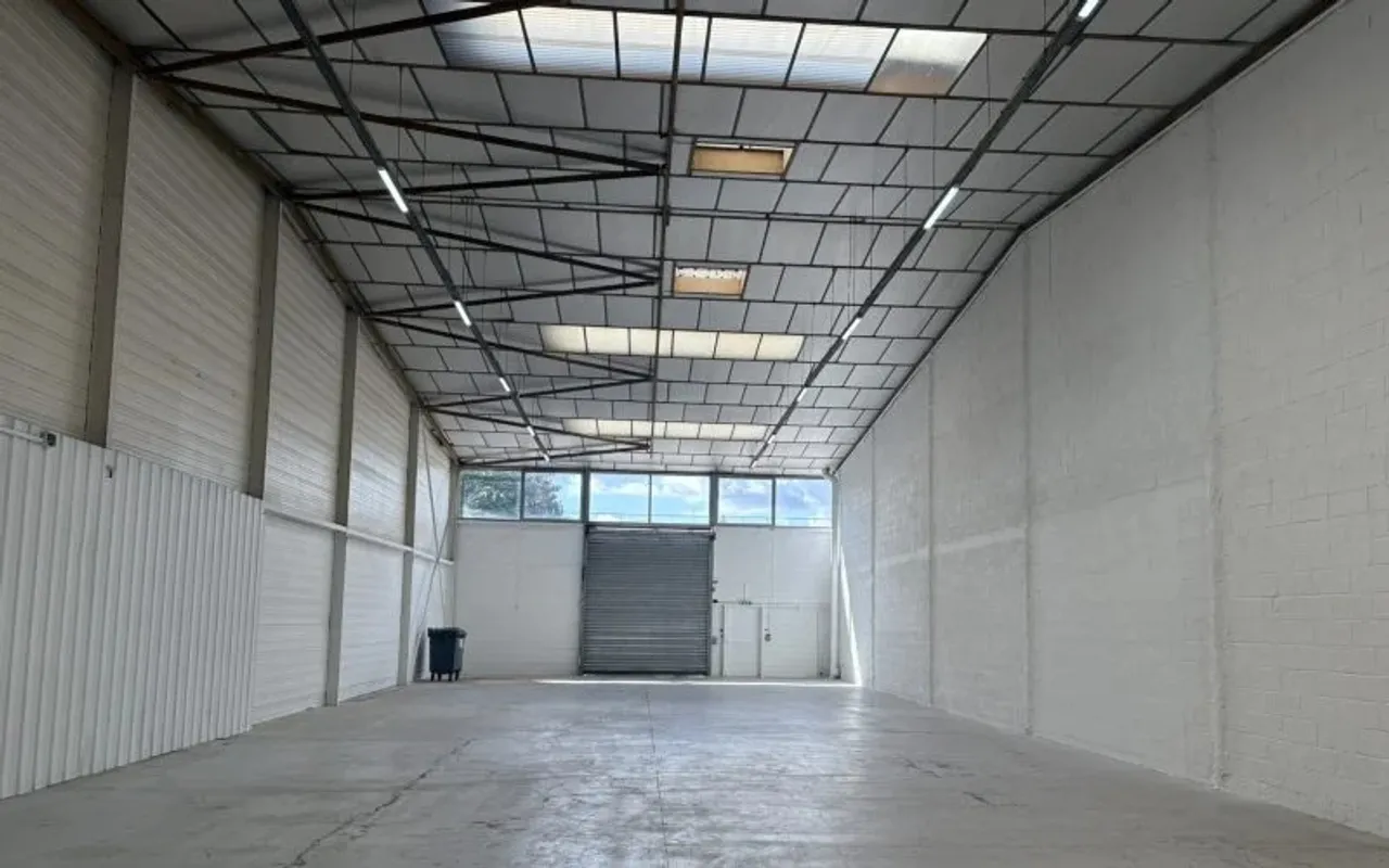 logistics - Light Industrial Premises / Offices For Rent - gallery - 5