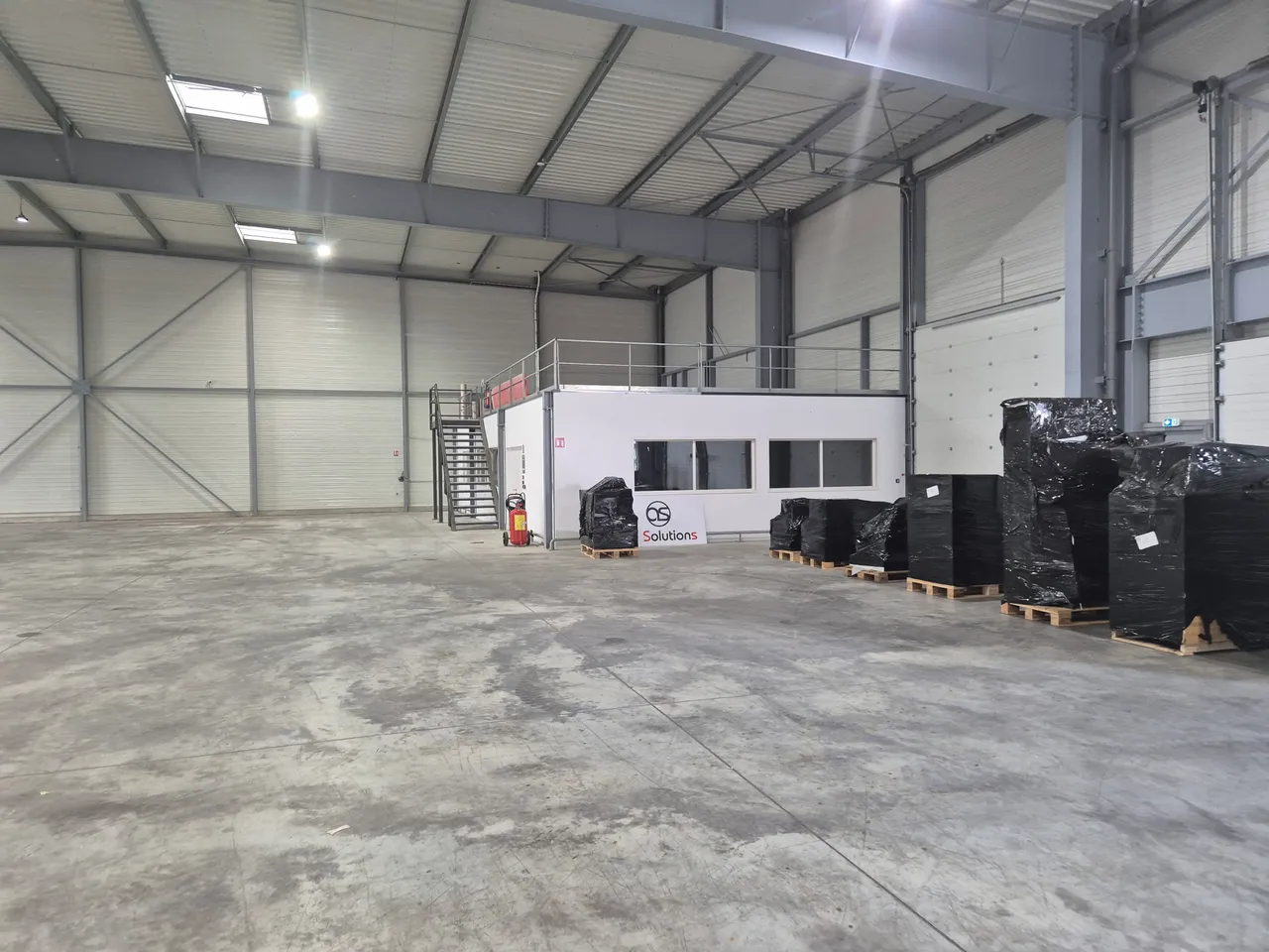 logistics - Entrepôt / Bureaux À Louer - À Vendre - gallery - 4