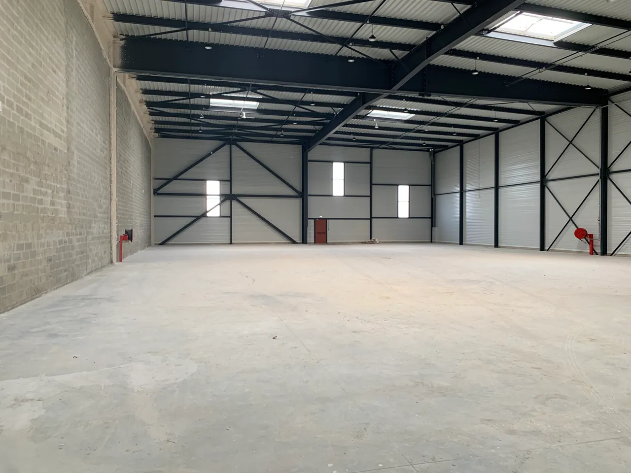 logistics - Warehouse / Offices For Rent - gallery - 4