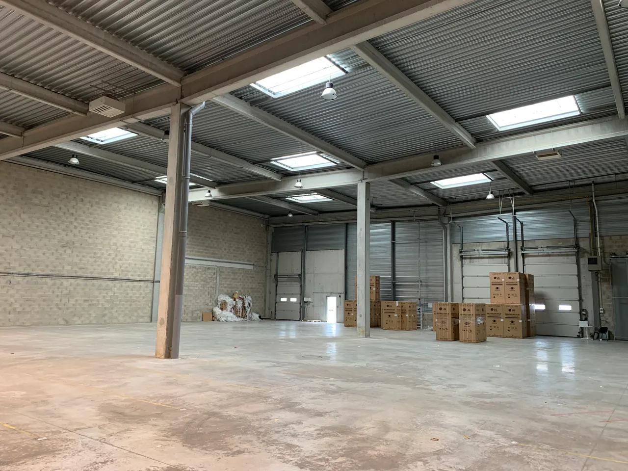 logistics - Entrepôt / Bureaux À Louer - gallery - 3