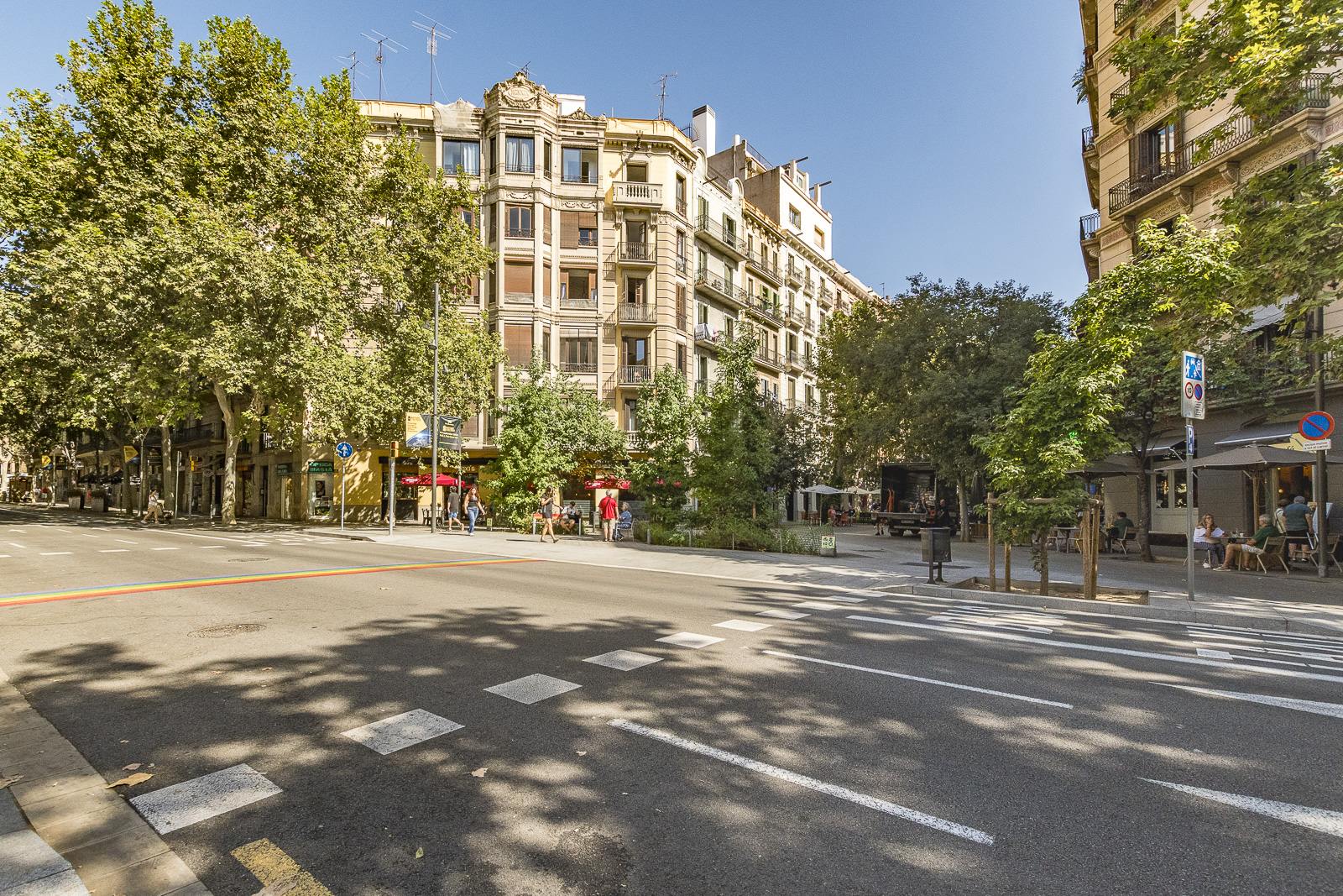 living - 92m² apartment with 6m² terrace for sale in Eixample Left - gallery thumbnail - 8