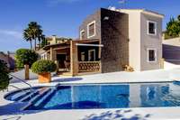 living - 208m² house / villa with 2,000m² garden for sale in Estepona City - gallery thumbnail - 8