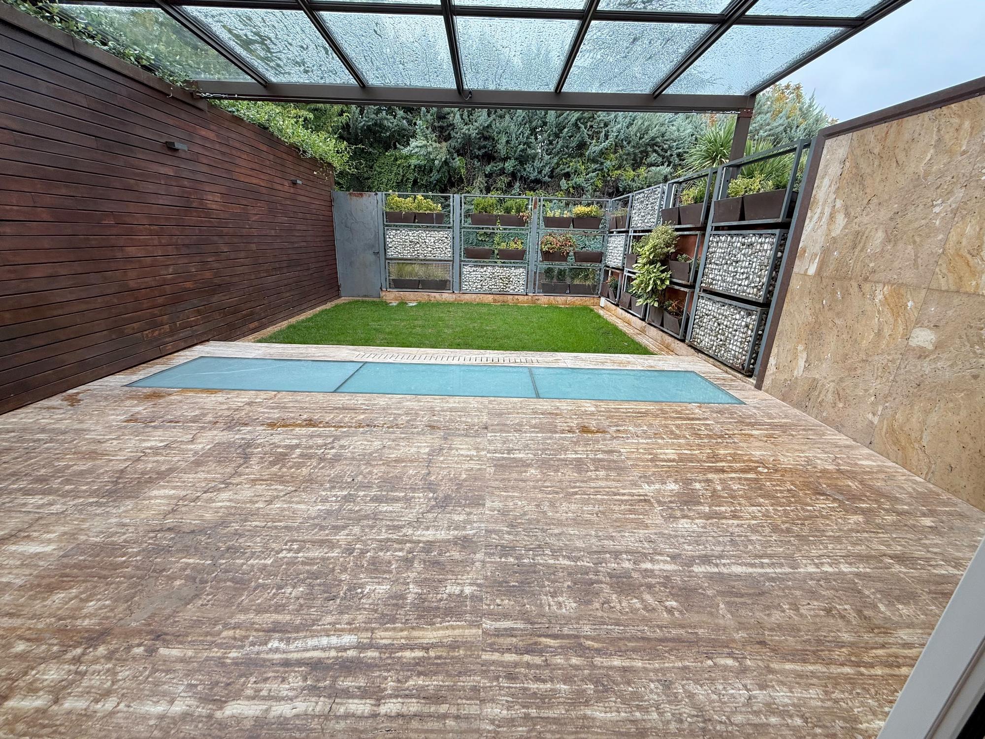 living - 340m² house / villa for rent in El Soto de la Moraleja - featured