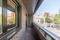 living - Piso de 218m² en venta en Almagro, Madrid - gallery thumbnail - 9