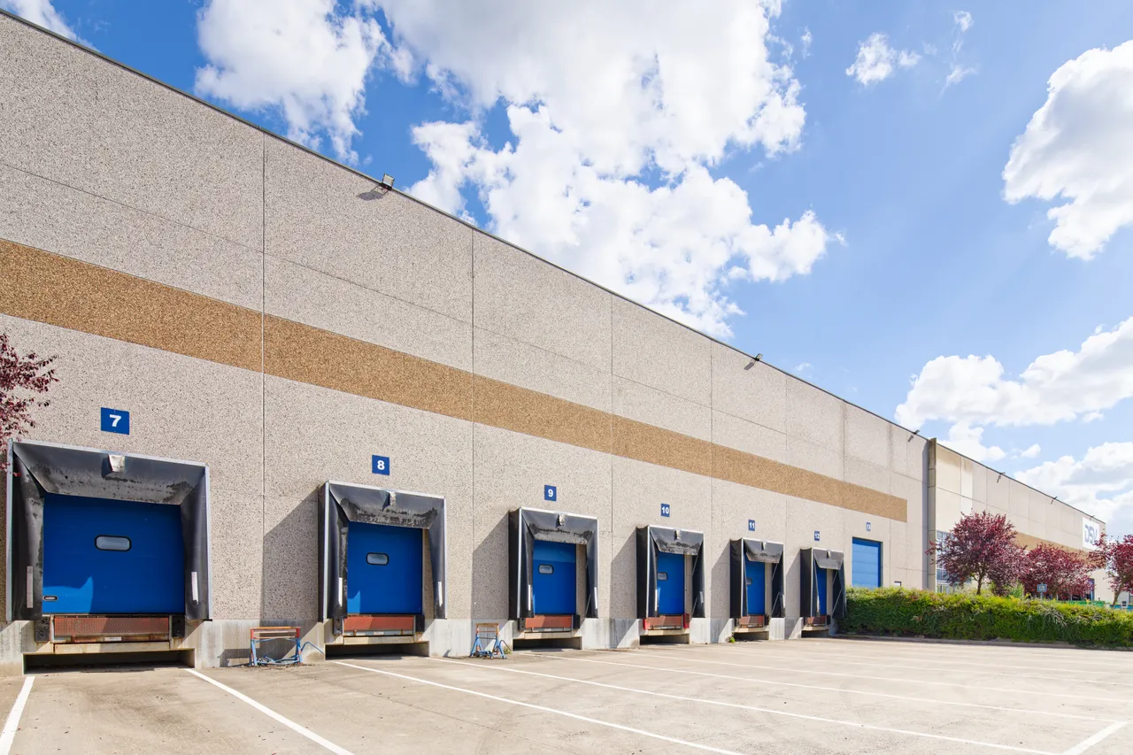 logistics - Logistics Warehouse For Rent - gallery - 8