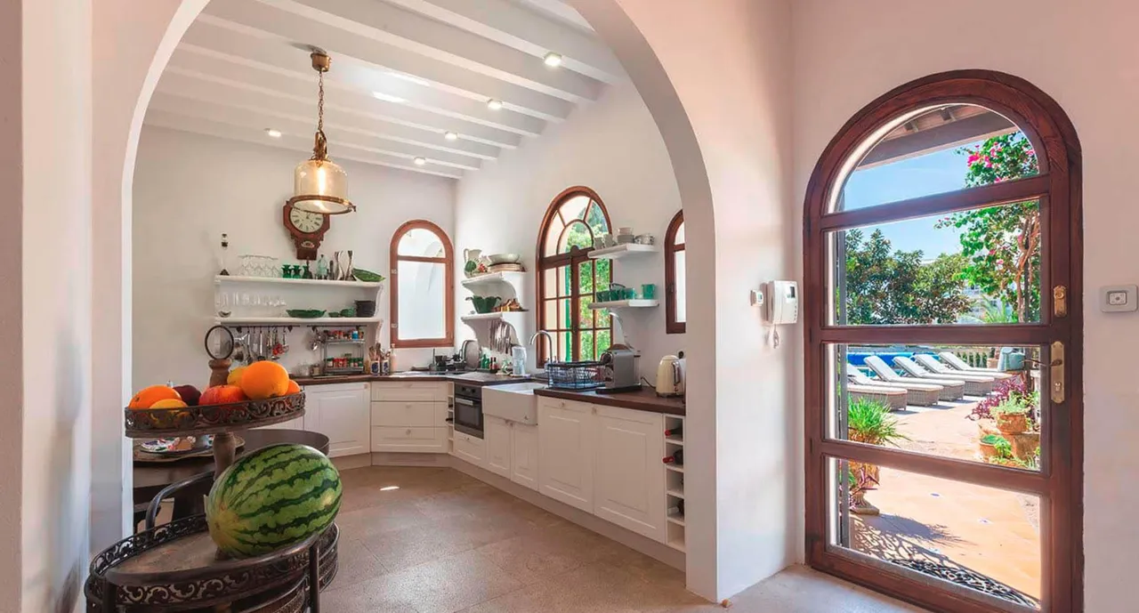 living - Casa / villa de 376m² en alquiler en Palma de Mallorca - gallery - 8