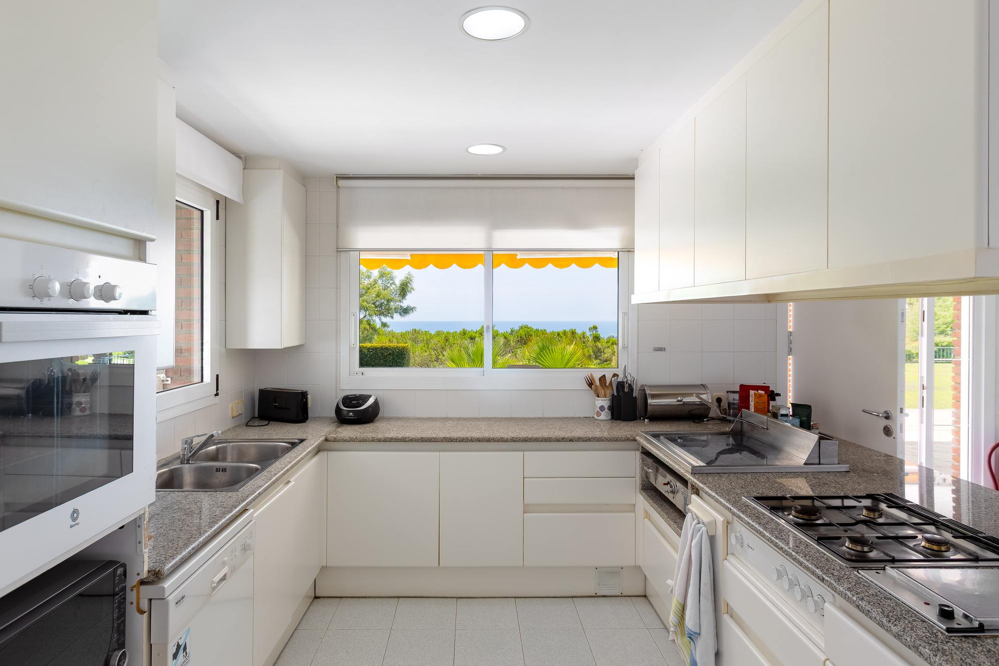 living - 637m² house / villa for sale in Sant Vicenç de Montalt - gallery - 9