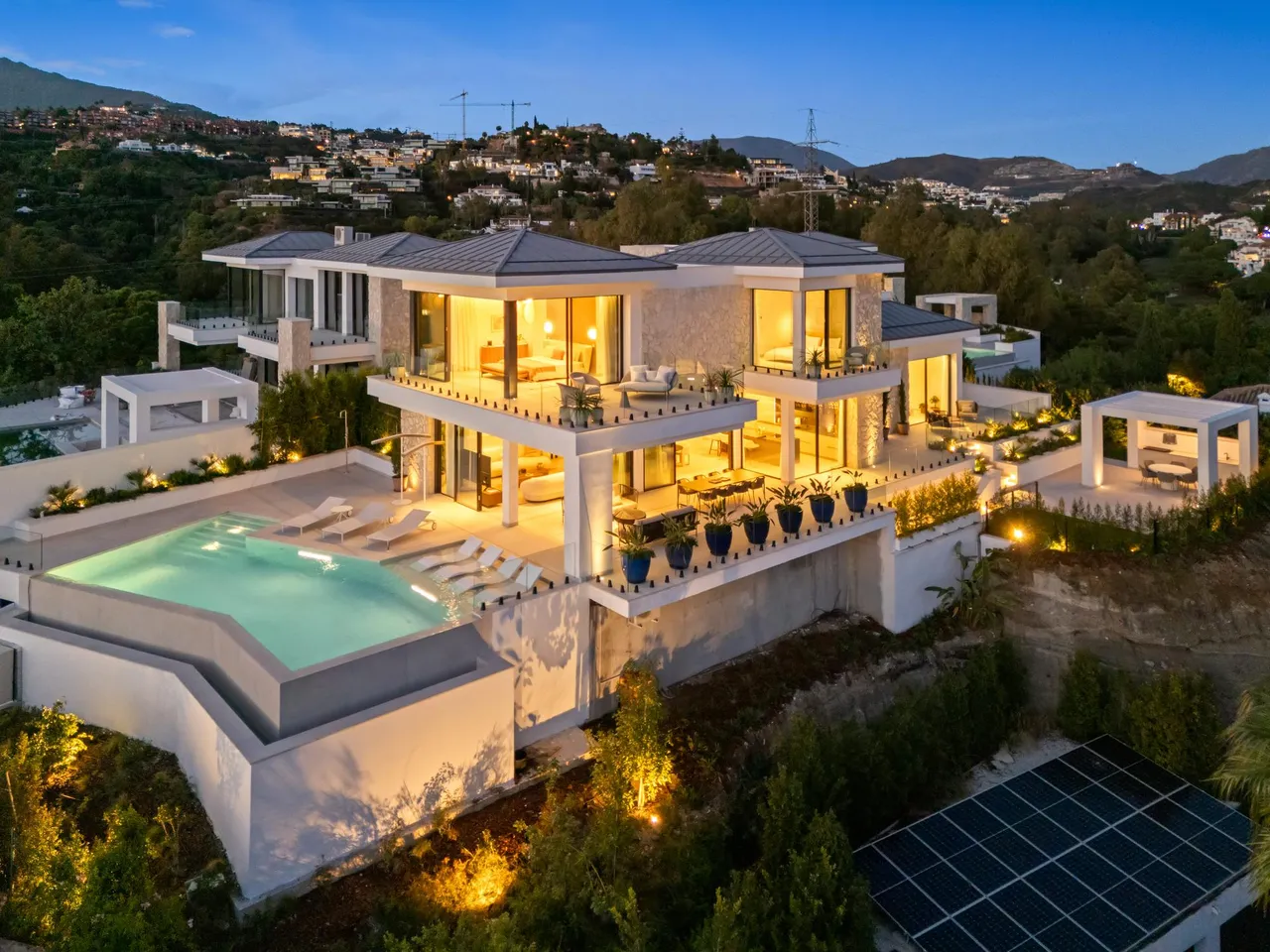 living - Casa / villa de 577m² con 428m² terraza en venta en Quinta - gallery - 2