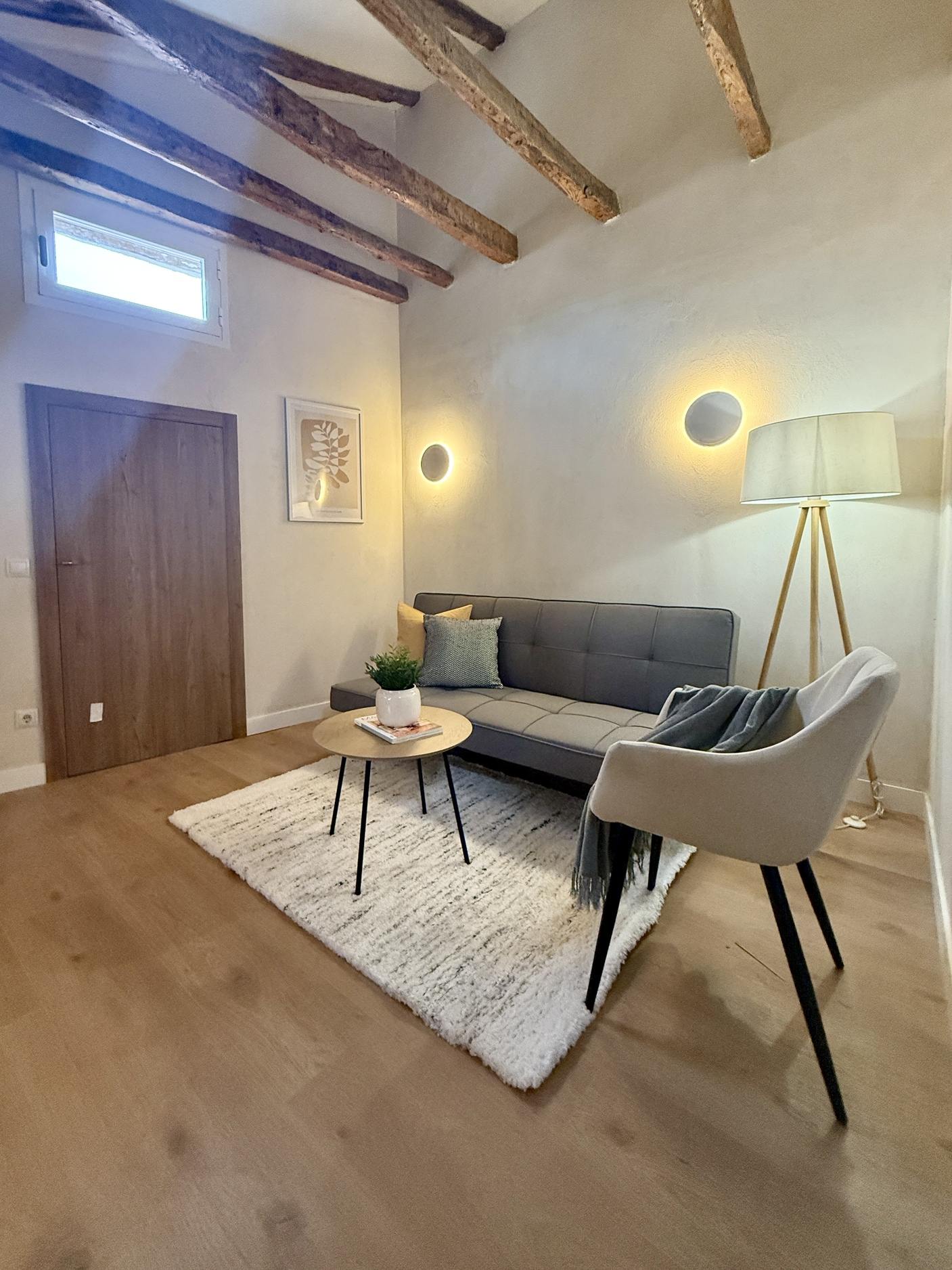living - Piso de 64m² en venta en Cortes / Huertas, Madrid - gallery thumbnail - 2