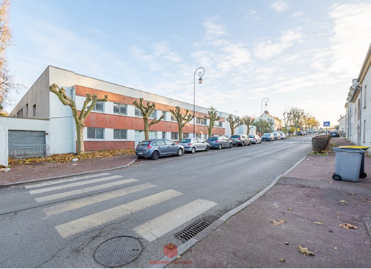 logistics - Light Industrial Premises / Offices For Sale - gallery - 2