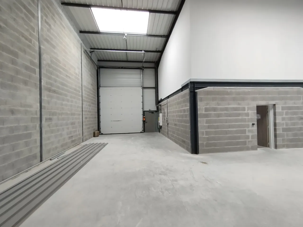 logistics - Light Industrial Premises / Offices For Rent - gallery - 5
