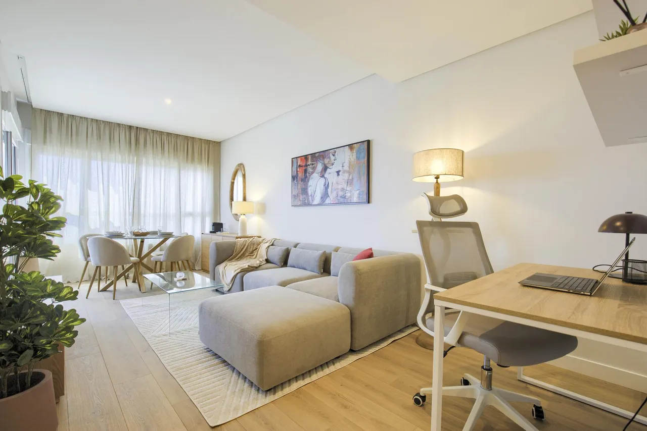 living - 60m² apartment for rent in Sanchinarro, Madrid - gallery - 3