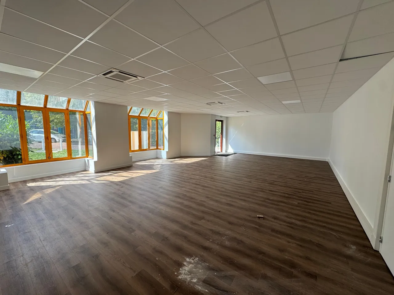 logistics - Light Industrial Premises / Offices For Rent - gallery - 7