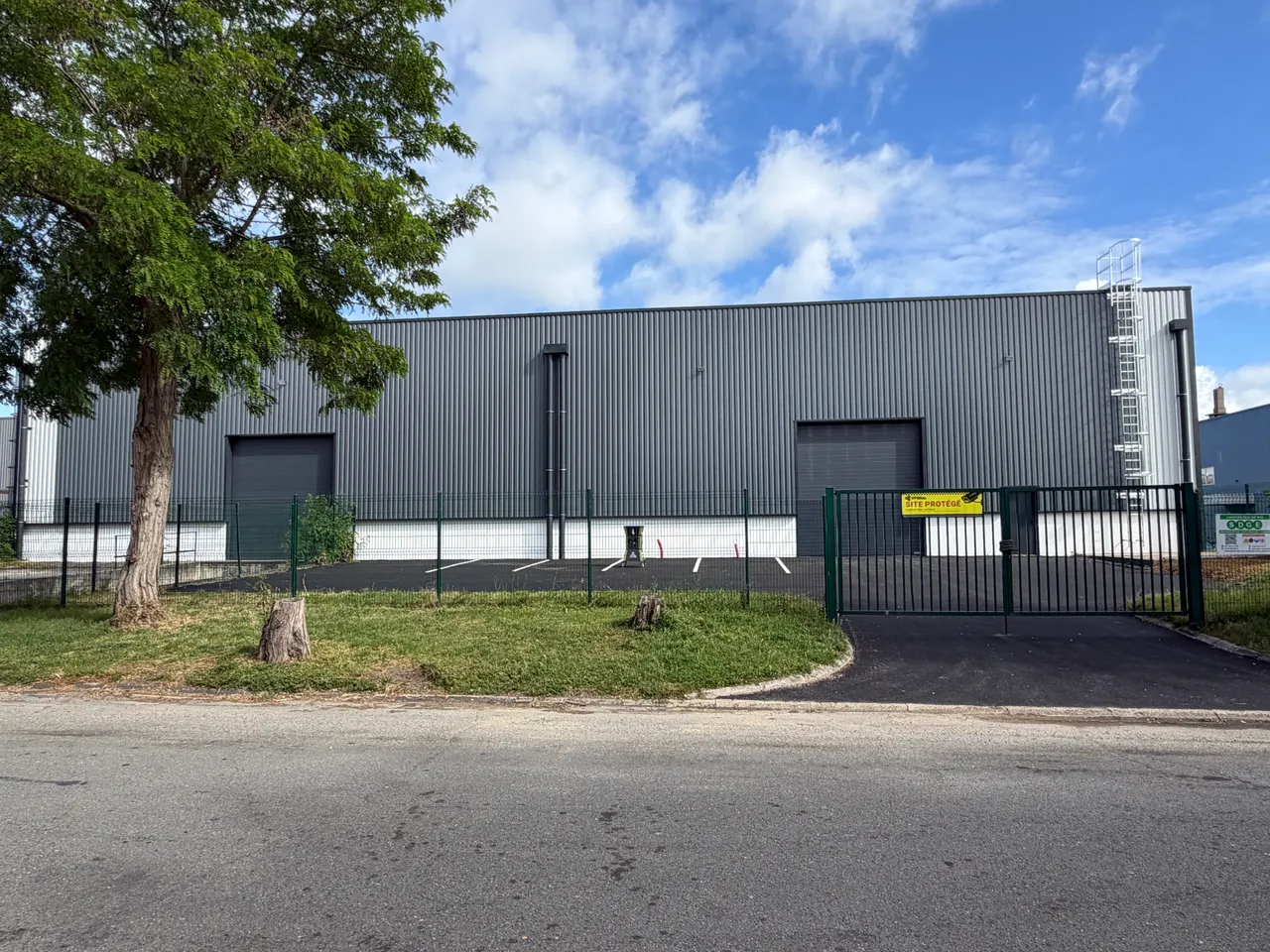 logistics - Warehouse / Offices For Rent - gallery - 2