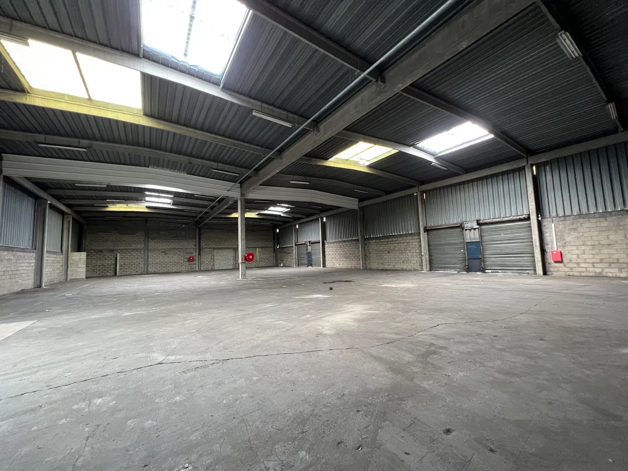 logistics - Warehouse For Rent - gallery - 2