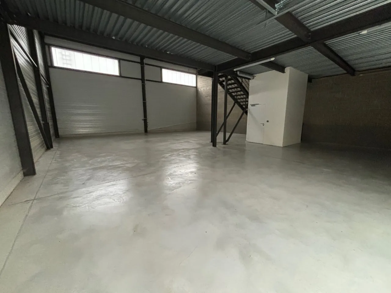 logistics - Light Industrial Premises / Offices For Rent - gallery - 2