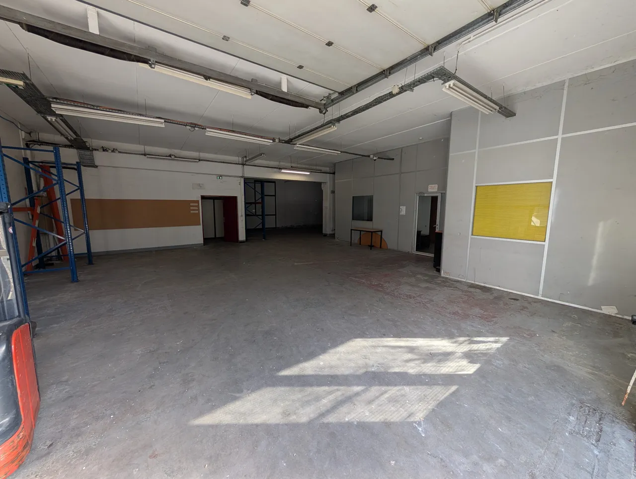 logistics - Local d’activités À Louer - gallery - 2