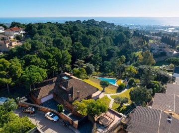 living - 617m² house / villa for sale in Premià de Dalt, Barcelona - featured