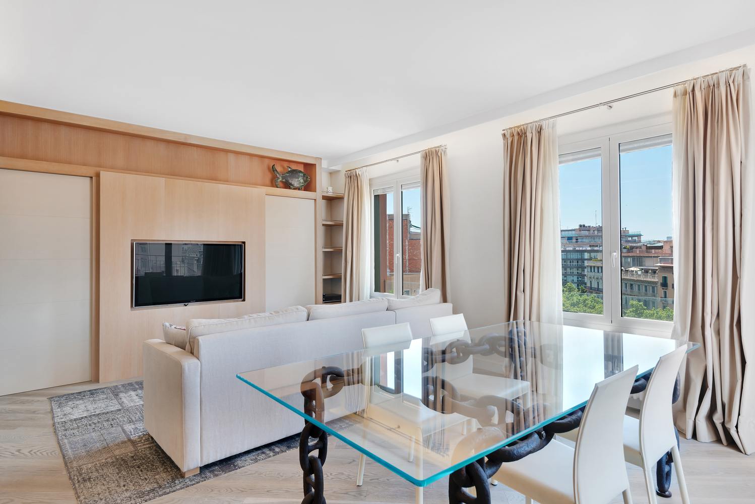 living - Ático de 91m² con 18m² terraza en venta en Eixample Derecho - gallery thumbnail - 8