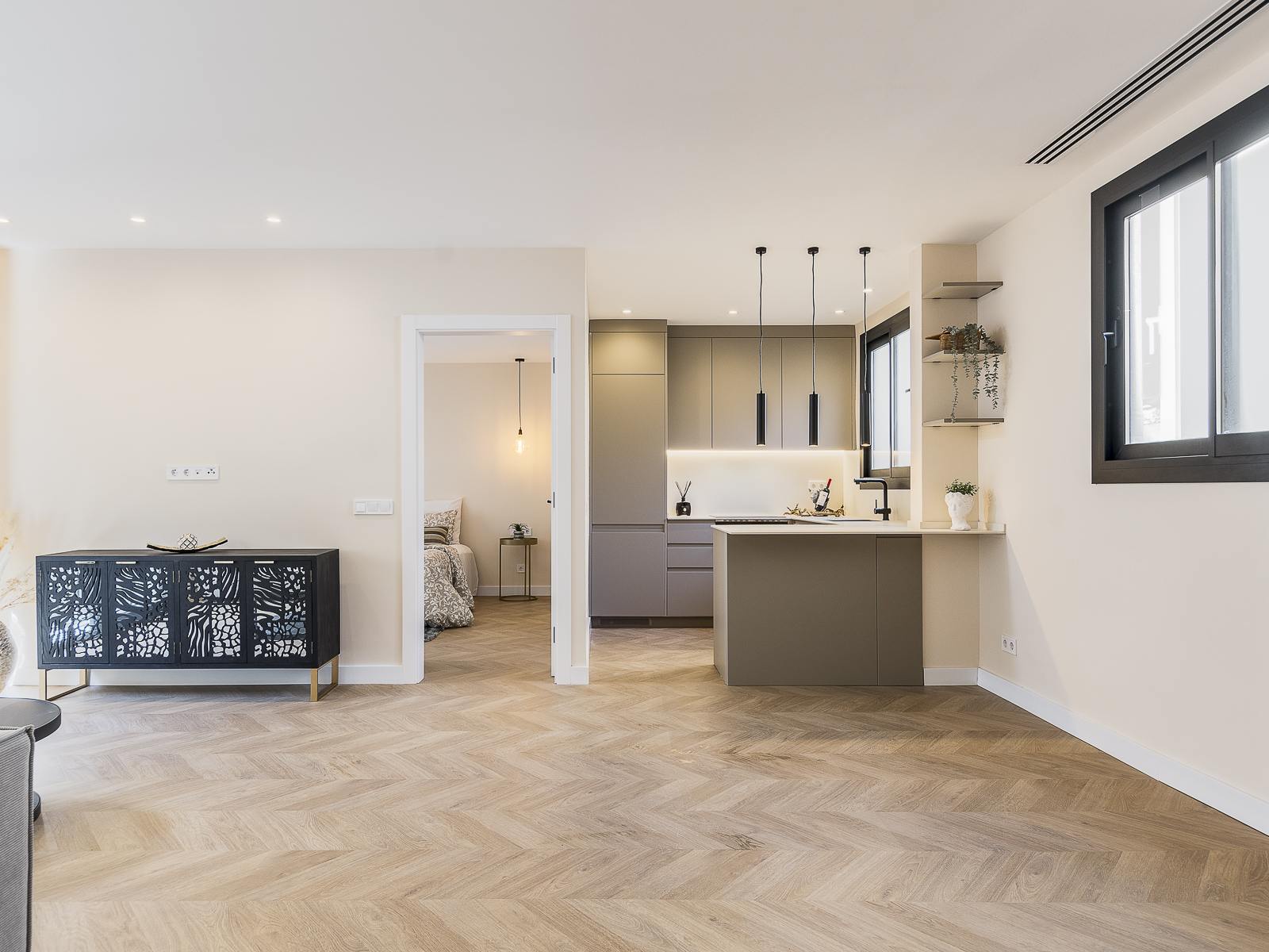 living - Piso de 80m² con 25m² terraza en venta en Sants-Badal - featured