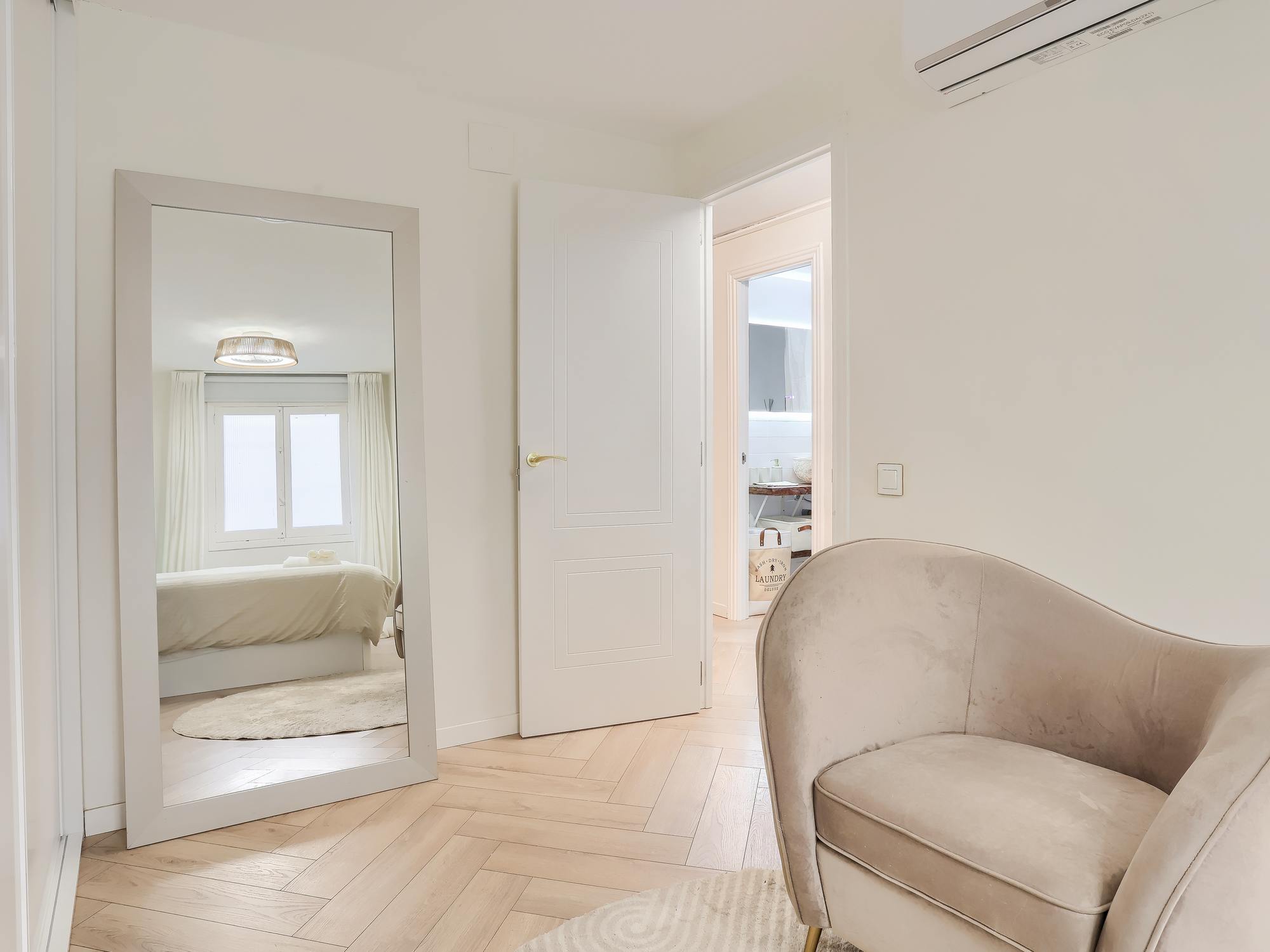 living - 123m² apartment for rent in Palma de Mallorca - gallery thumbnail - 6