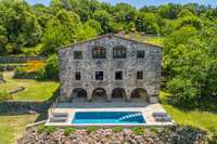 living - Casa rural de 685m² en venta en La Garrotxa, Girona - gallery thumbnail - 3
