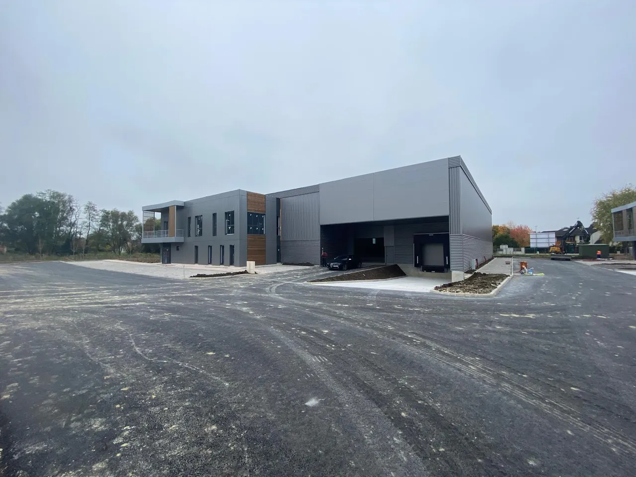 logistics - Light Industrial Premises / Offices For Rent - gallery - 3