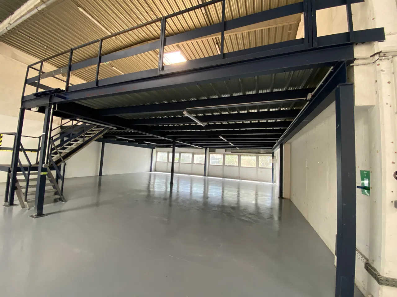 logistics - Entrepôt / Bureaux À Louer - gallery - 10