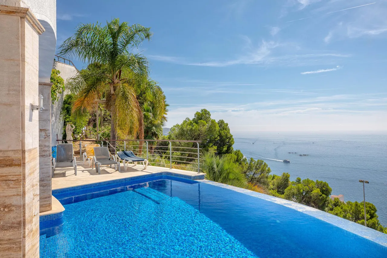 living - 390m² house / villa for sale in Bay of Roses, Costa Brava - gallery - 2