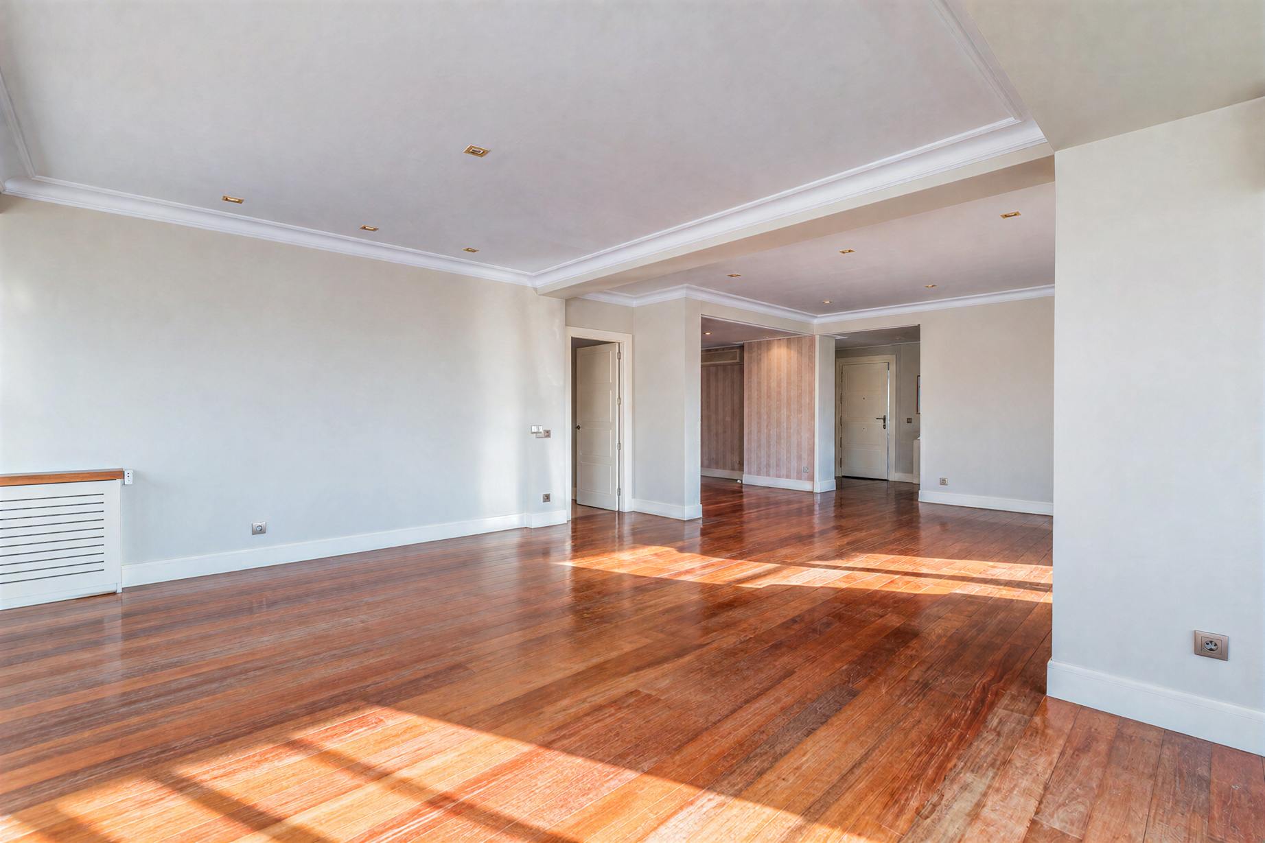 living - Piso de 198m² en venta en Nueva España, Madrid - gallery thumbnail - 6