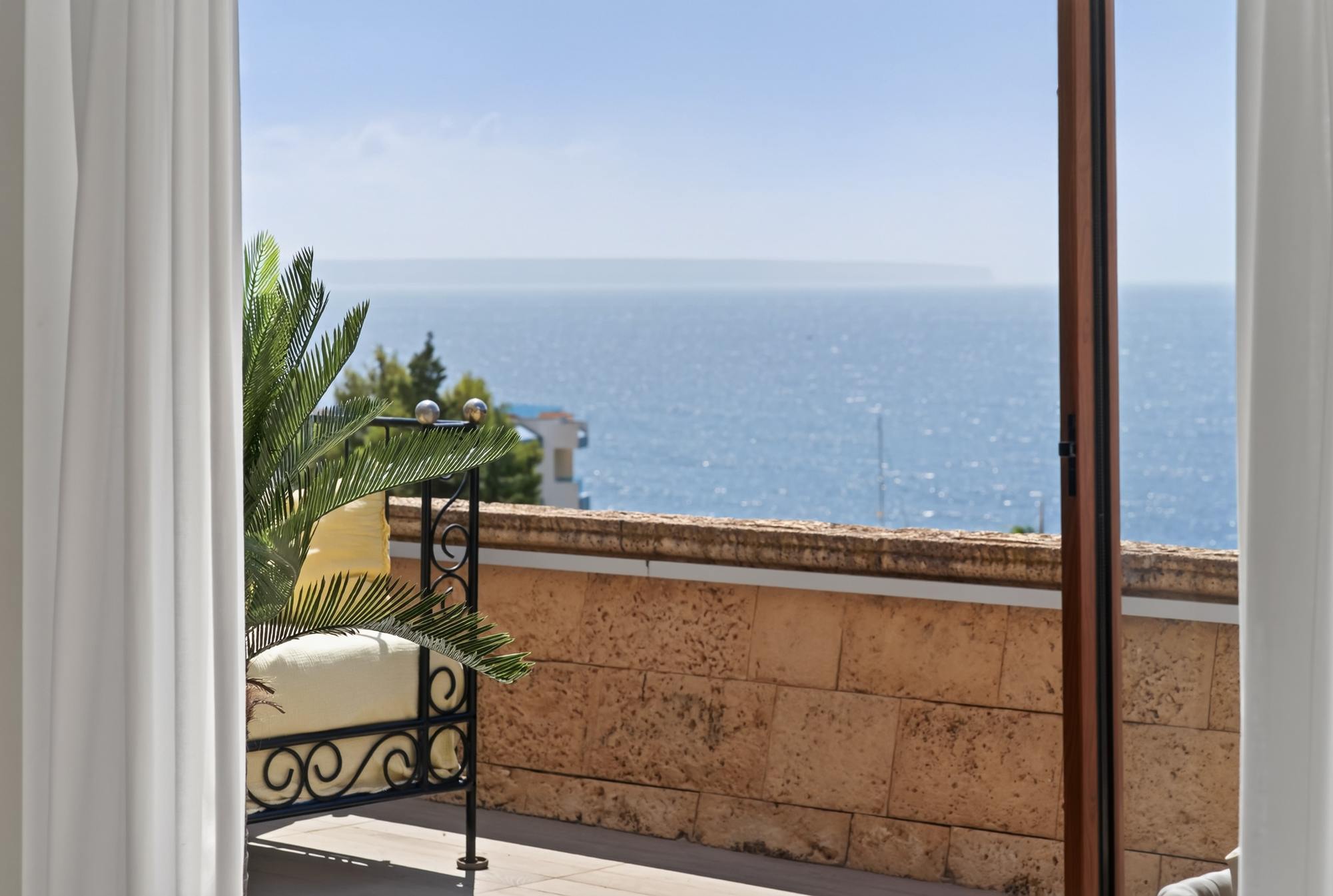 living - 122m² apartment with 32m² terrace for sale in Illetas - featured