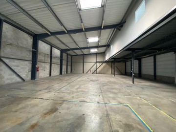 logistics - Activités / Bureaux À Louer - featured