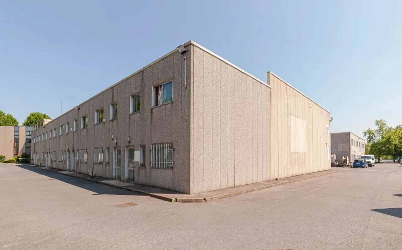 logistics - Light Industrial Premises / Offices For Rent - gallery - 2