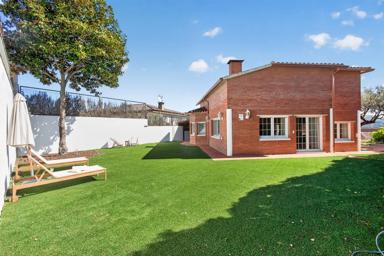 living - 560m² house / villa for sale in Argentona, Barcelona - gallery - 3