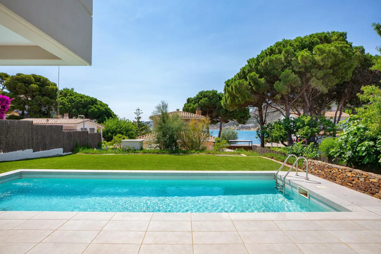 living - 285m² house / villa for sale in Llanca, Costa Brava - gallery - 2