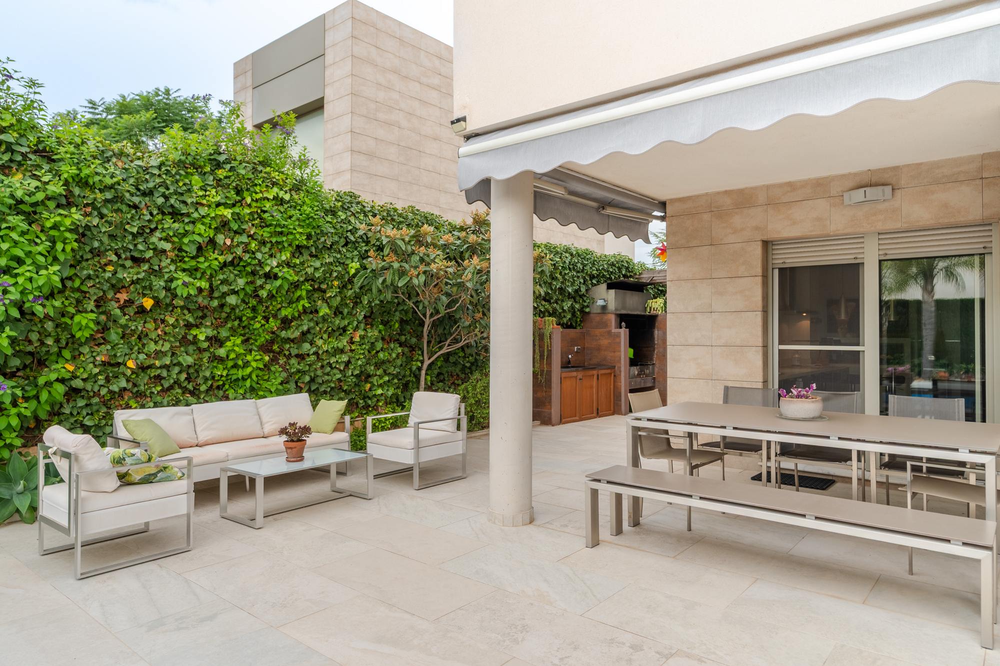 living - 250m² house / villa for sale in Bétera, Valencia - gallery thumbnail - 4