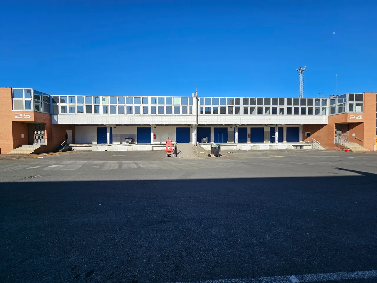 logistics - Logistics Warehouse For Rent - gallery - 2