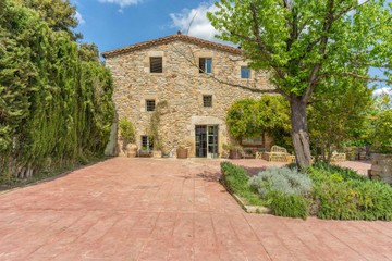 living - 470m² country house for sale in El Gironés, Girona - featured
