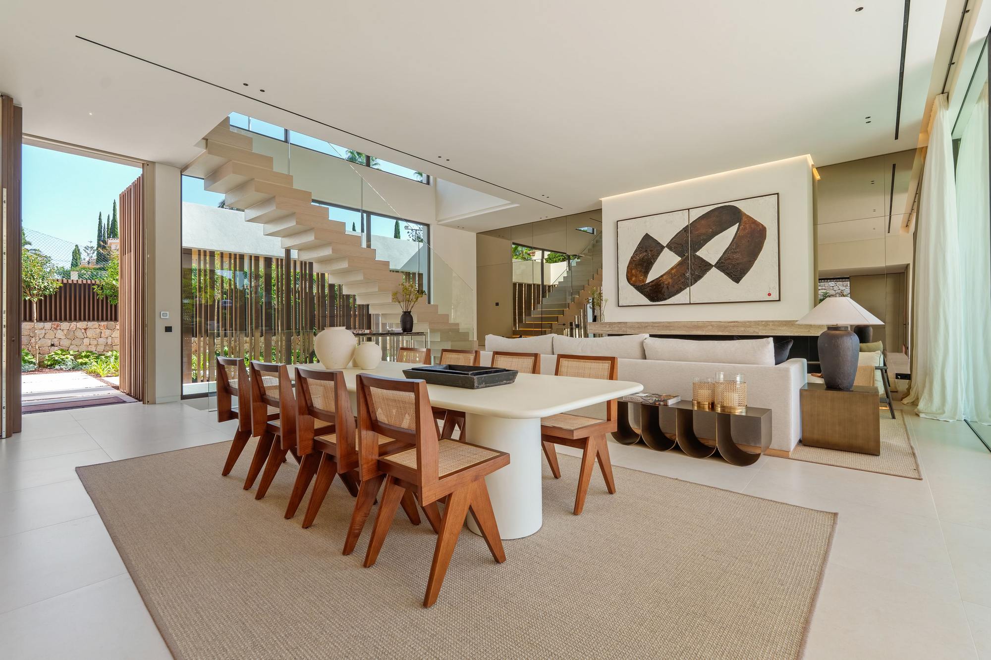 living - 1,010m² house / villa with 600m² garden for sale in Golden Mile - gallery thumbnail - 3