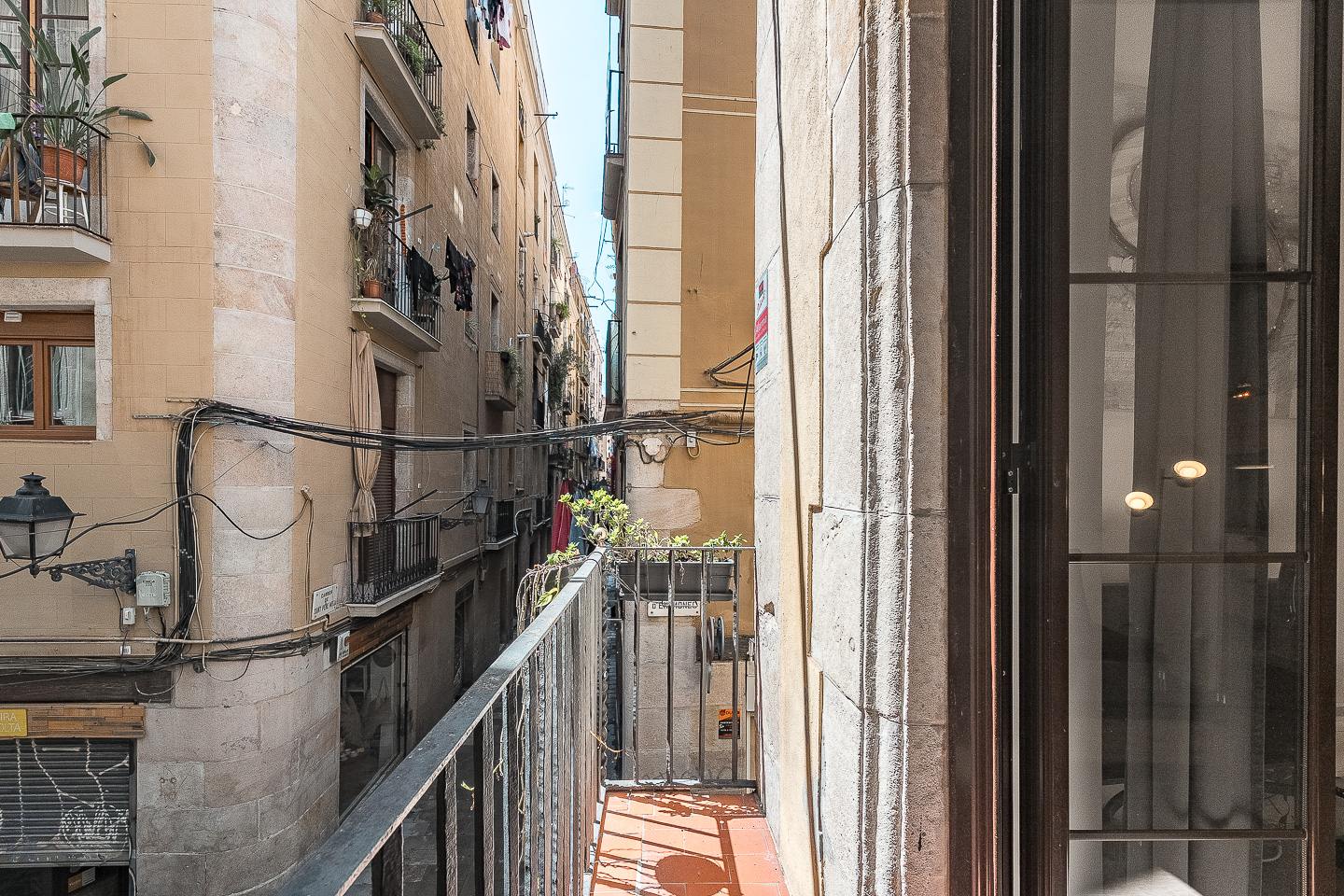living - Piso de 77m² en venta en El Born, Barcelona - gallery thumbnail - 6