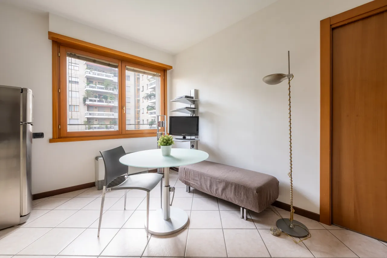 living - Two-room flat for sale via Spadolini 9A Milan - gallery - 13