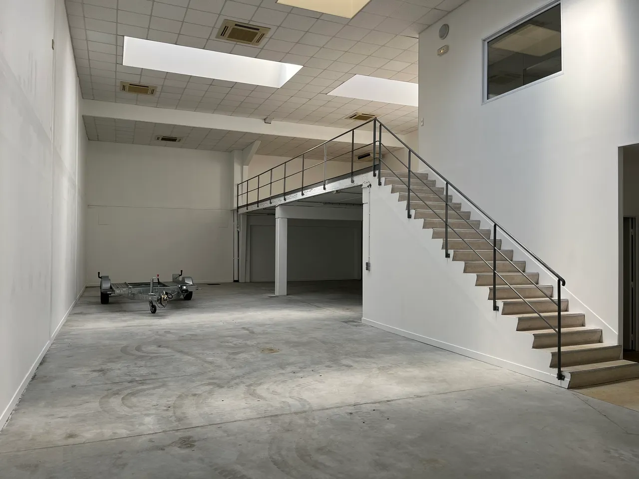 logistics - Activités / Bureaux À Louer - gallery - 2
